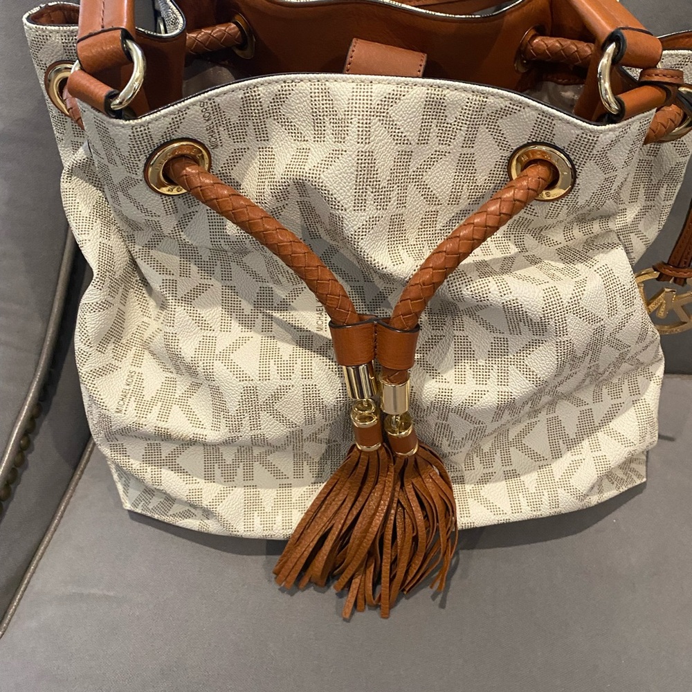 Michael Kors White leather bucket bag